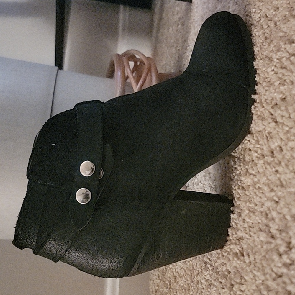 Steven Madden Arieel Black Suede Ankle Boot